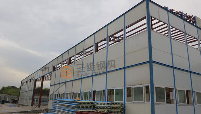 山東三維鋼結構公司承建的聊城公安輕鋼結構廠房工程