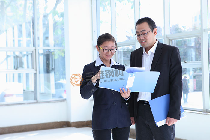 山東三維鋼構公司鋼結構預算員商討預算問題