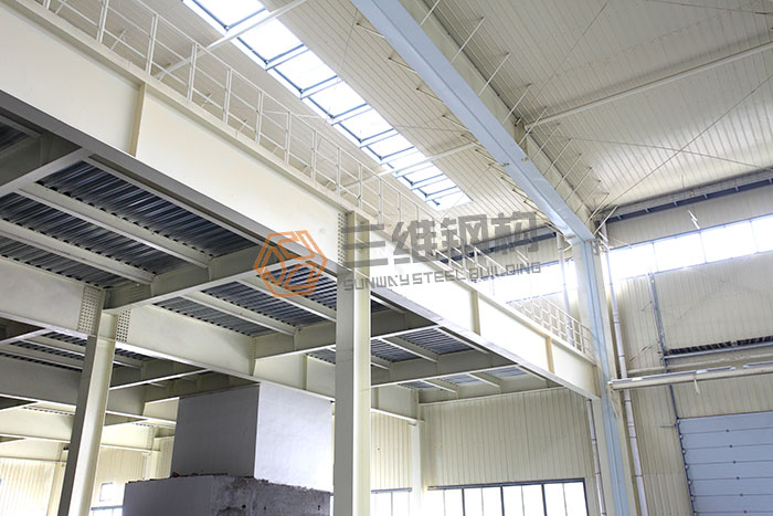 山東三維鋼結構公司鋼結構安裝現場