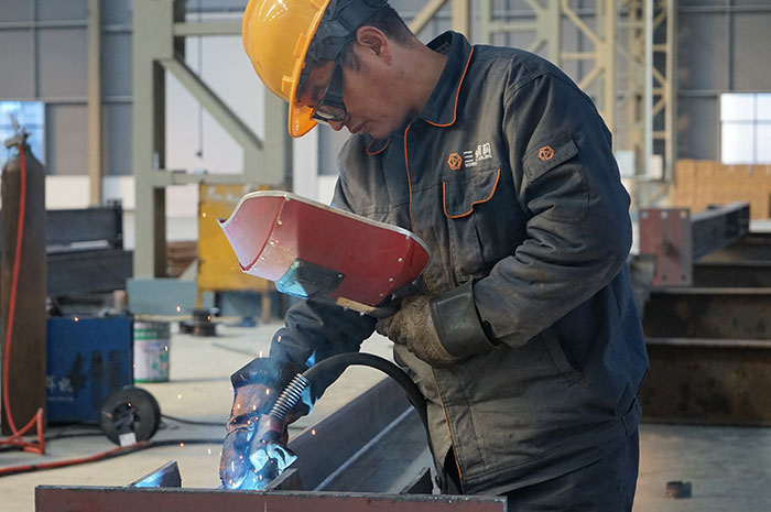 山東三維鋼結構公司鋼結構焊接