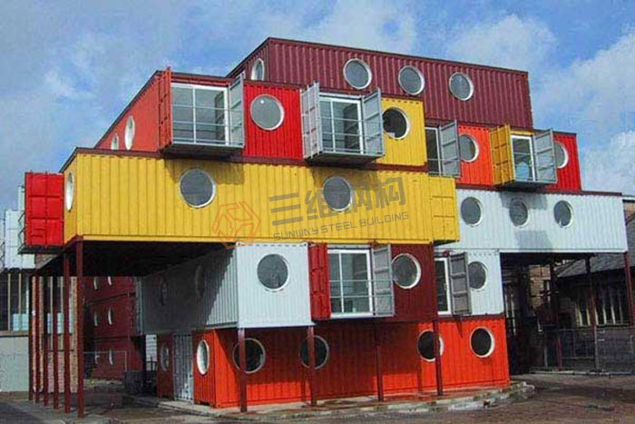 山東三維鋼結構集裝箱房的疊加