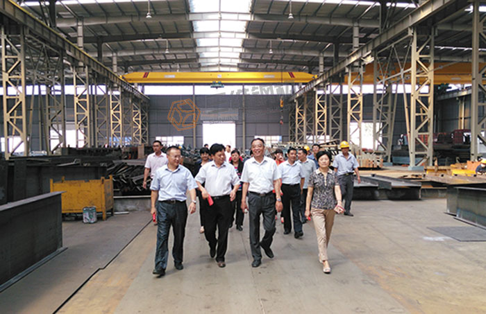 李廣憲來山東三維鋼結構公司指導工作