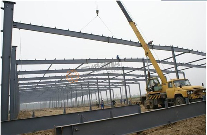 山東三維鋼結構廠房安裝過程圖